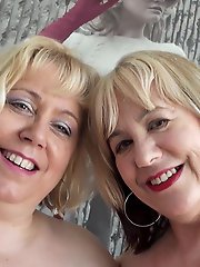 Trisha and Lexie Cummings engage in a quartet