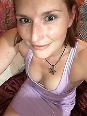 Raunchy old momma is having fun