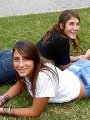 Older girlfriend is spreading lips